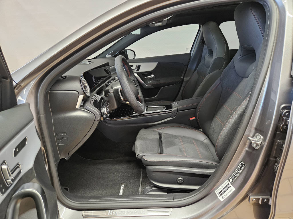 MERCEDES-BENZ A 220 4Matic AMG Line-image-6