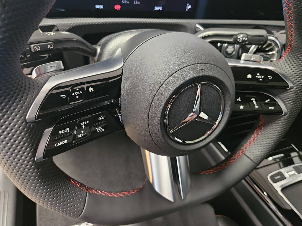 MERCEDES-BENZ A 220 4Matic AMG Line-image-8