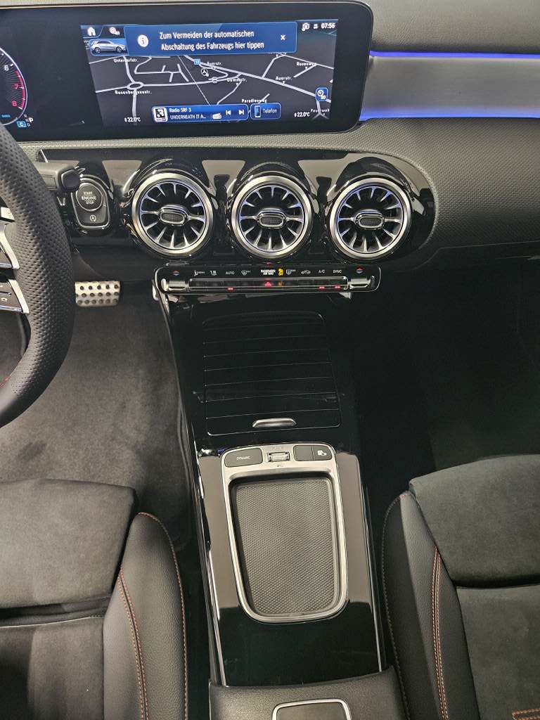 MERCEDES-BENZ A 220 4Matic AMG Line-image-10