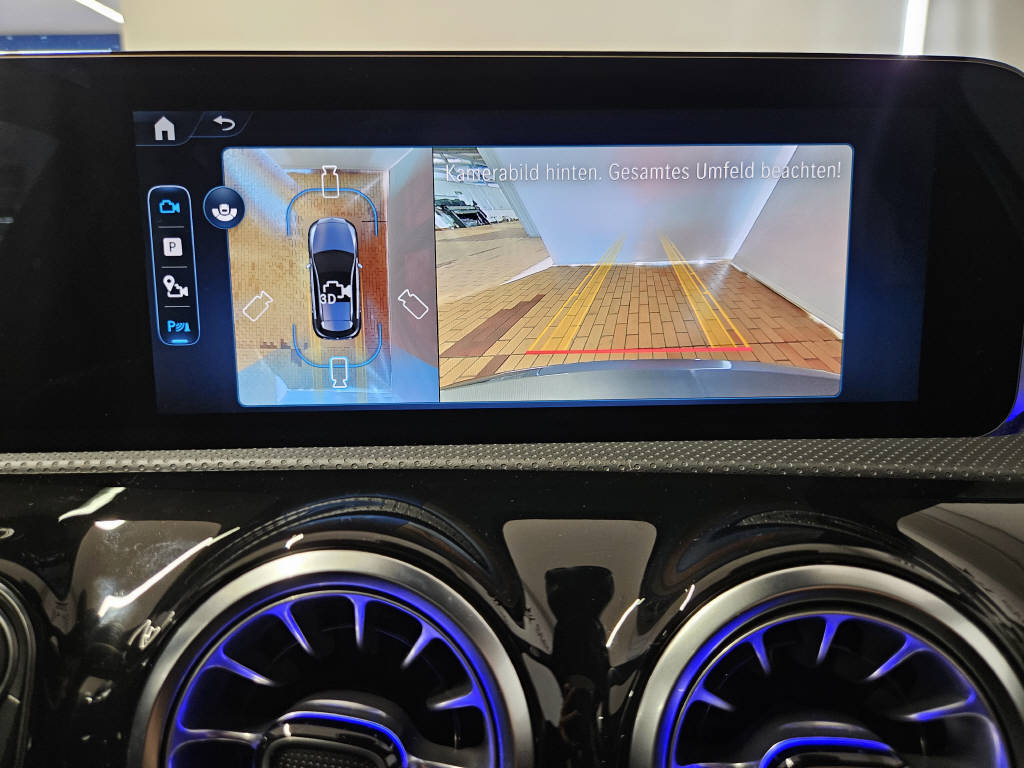 MERCEDES-BENZ A 220 4Matic AMG Line-image-11