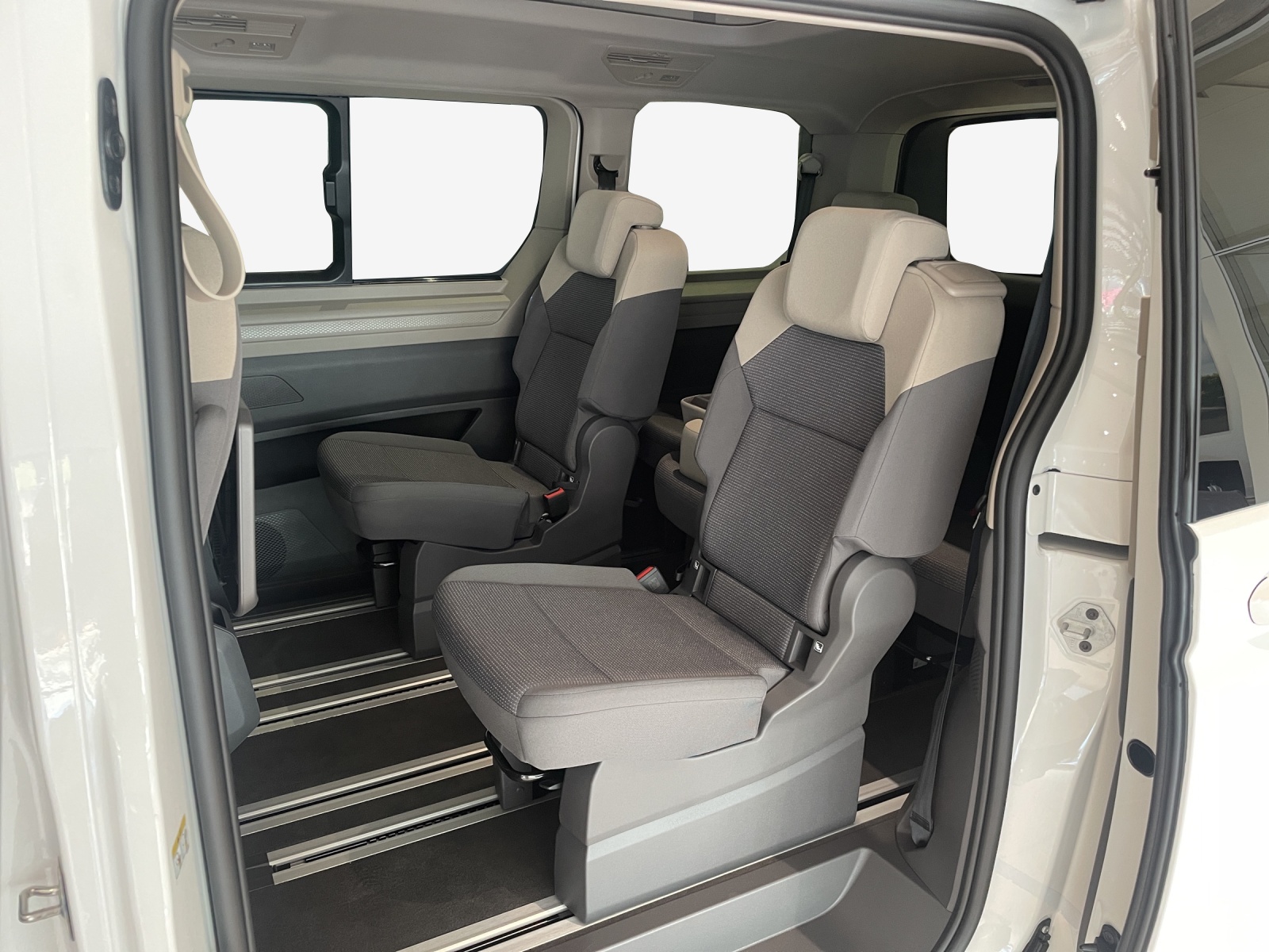VW Multivan 1.5 eHybrid 4Motion DSG-image-11