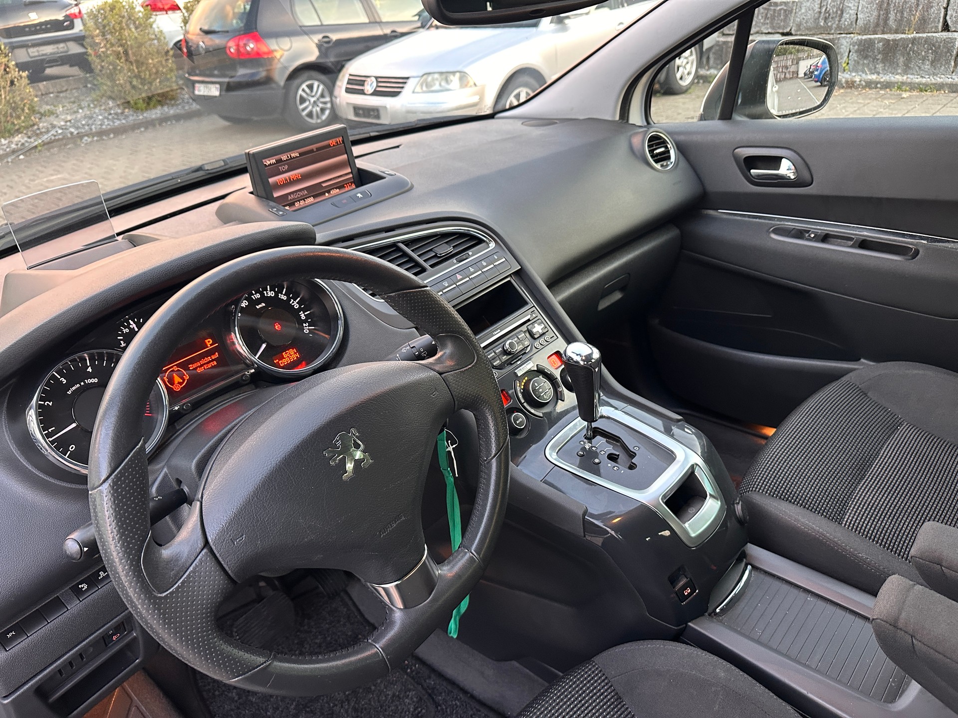 PEUGEOT 5008 1.6 16V T Allure-showroom-element-3