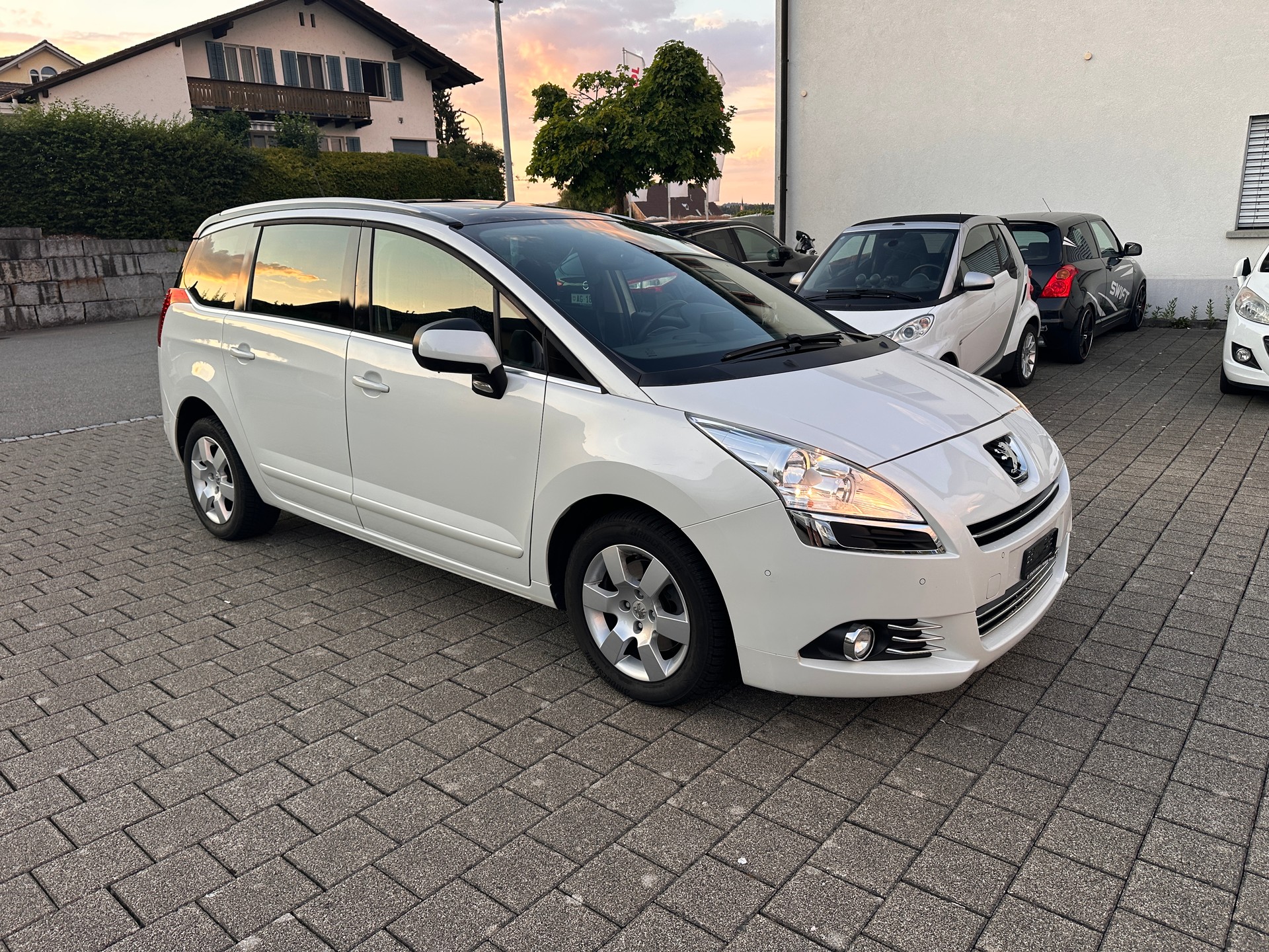 PEUGEOT 5008 1.6 16V T Allure