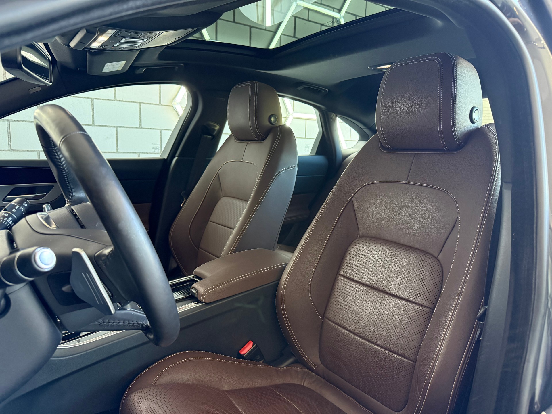 JAGUAR XF 30t R-Sport AWD-image-11