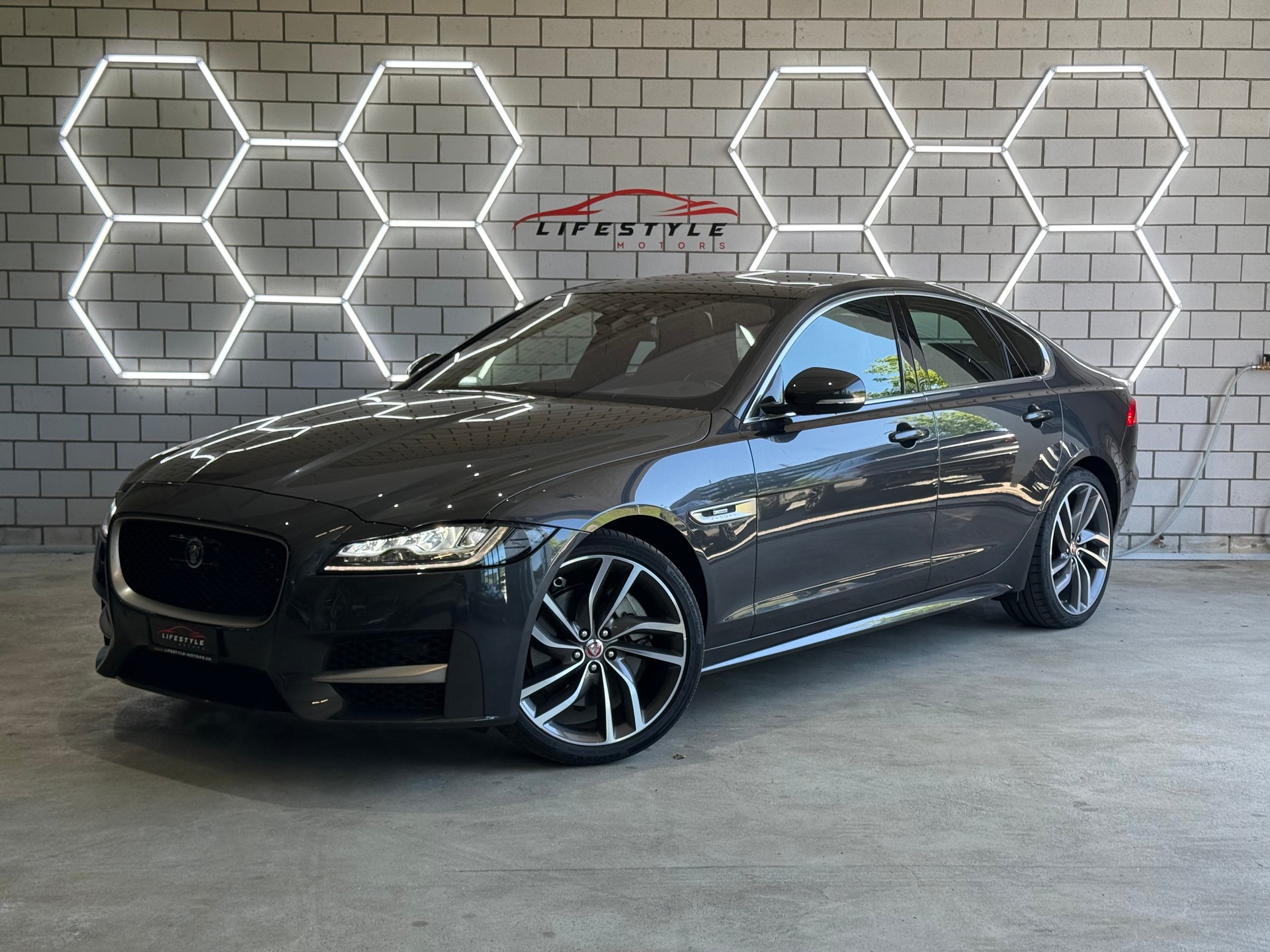 JAGUAR XF 30t R-Sport AWD-image-0