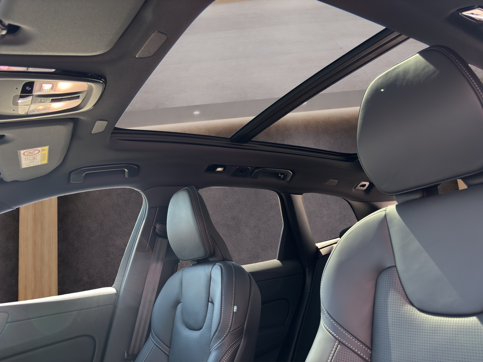 VOLVO XC60 T8 AWD Hybride rechargeable-image-11