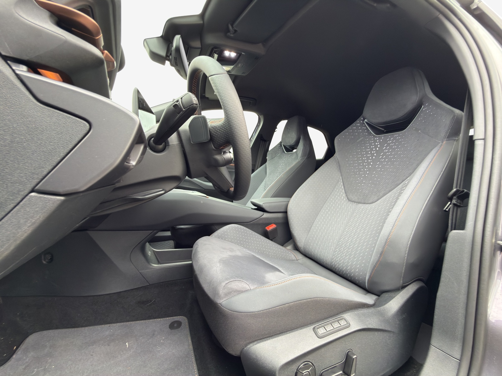 CUPRA Raval 52 kWh Dynamic+ Launch Edition-image-14