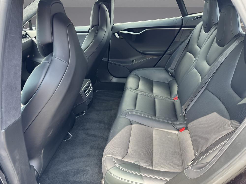 TESLA Model S 100 D Performance (CH-Fahrzeug)-image-12