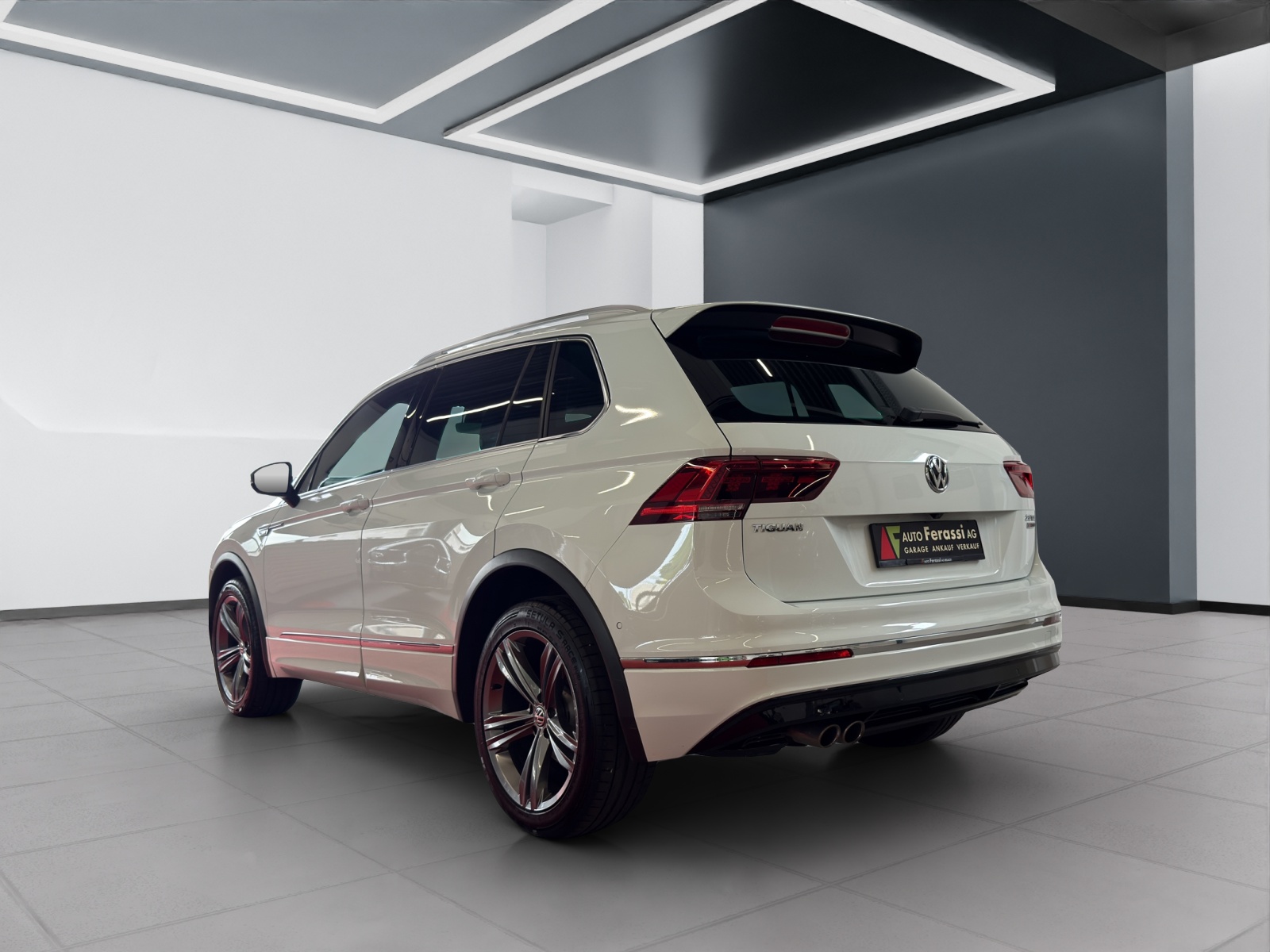 VW Tiguan 2.0 TDI SCR R-Line 4Motion DSG-image-3