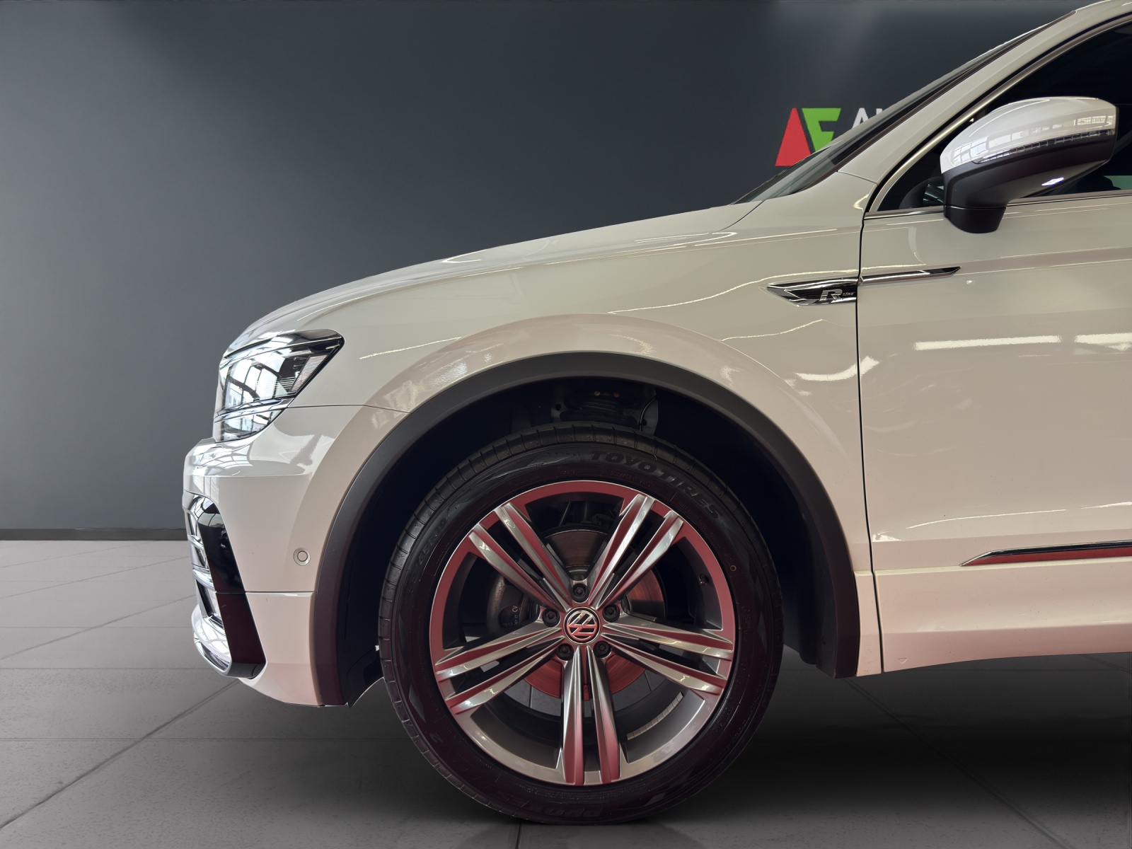 VW Tiguan 2.0 TDI SCR R-Line 4Motion DSG-image-10