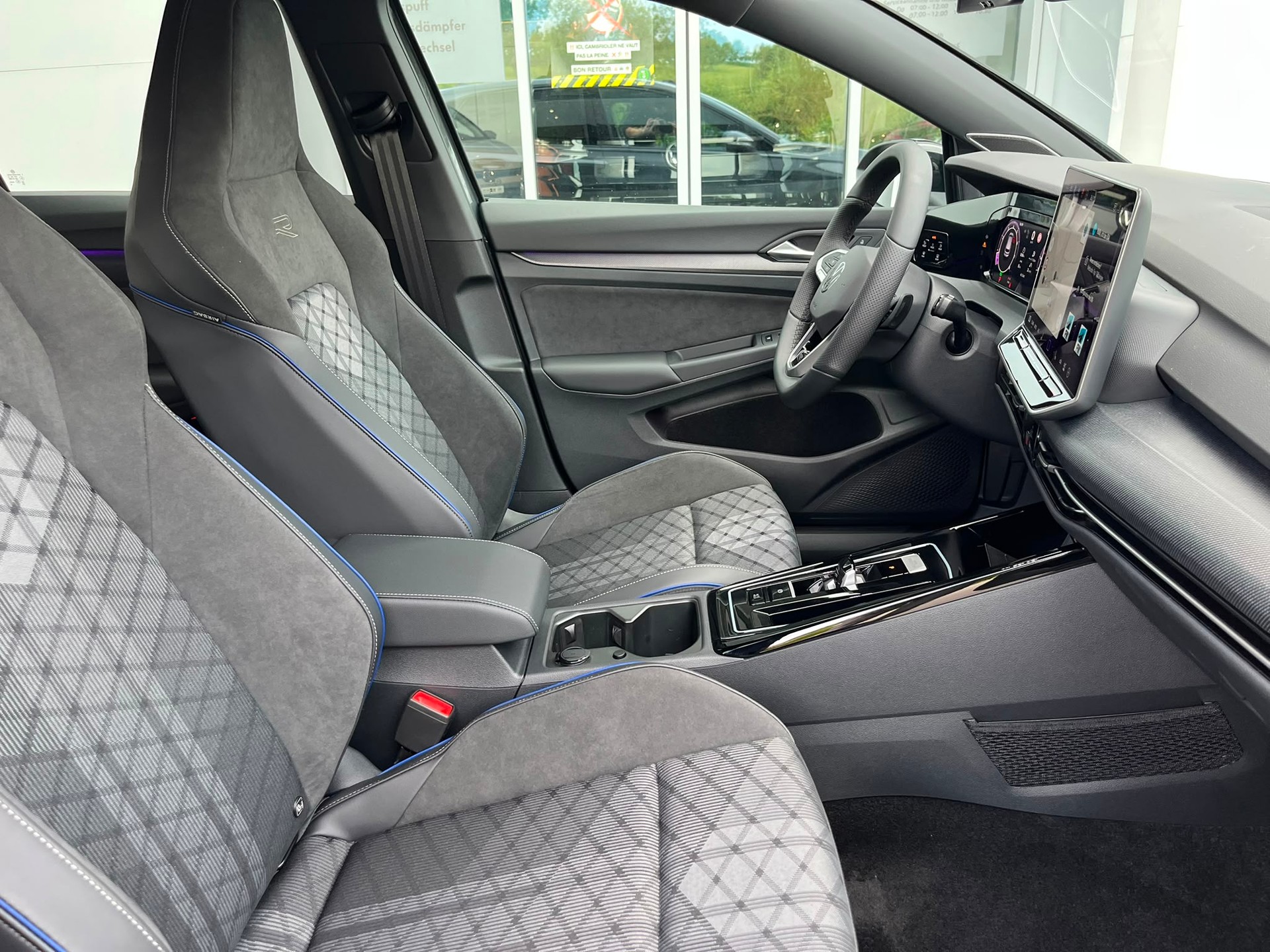 VW Golf 2.0 TSI R-Line DSG 4 Motion-image-2