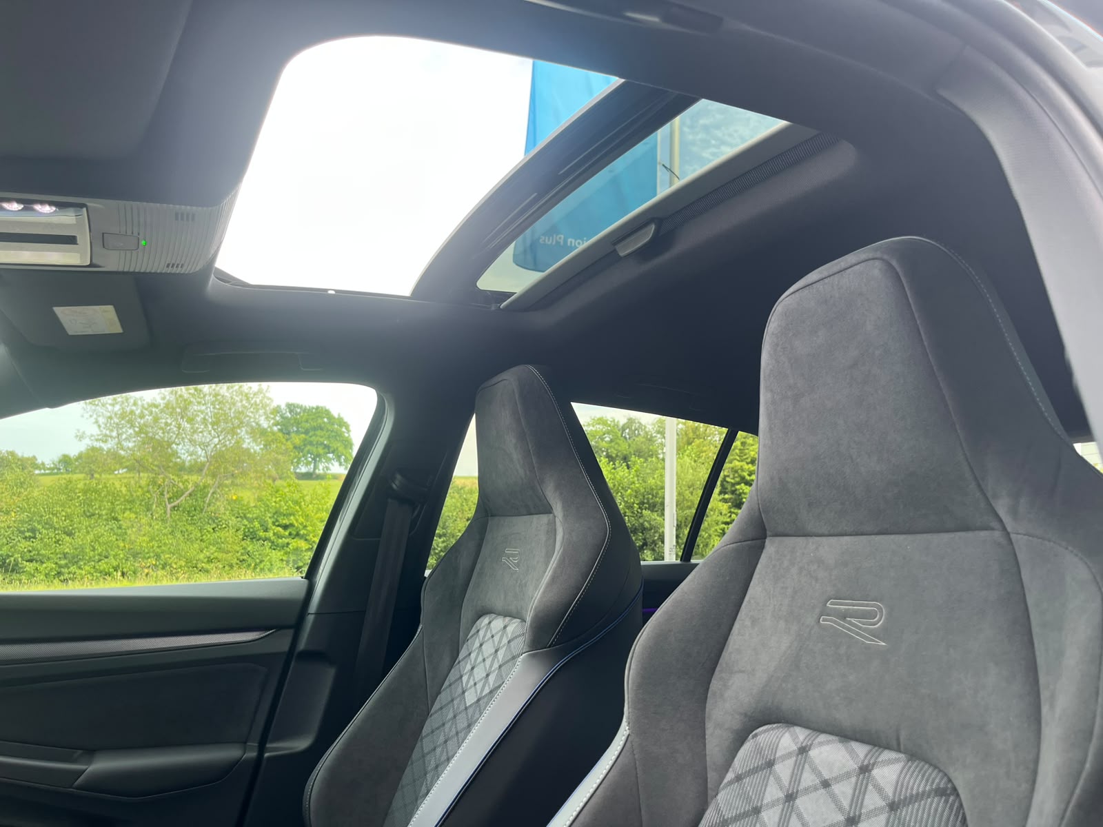 VW Golf 2.0 TSI R-Line DSG 4 Motion-image-9