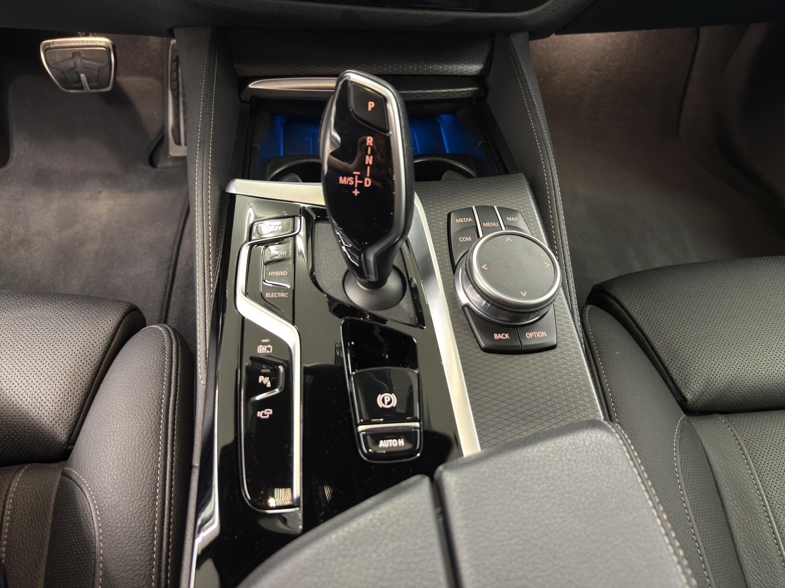 BMW 530e xDrive Touring M SPORT-image-16
