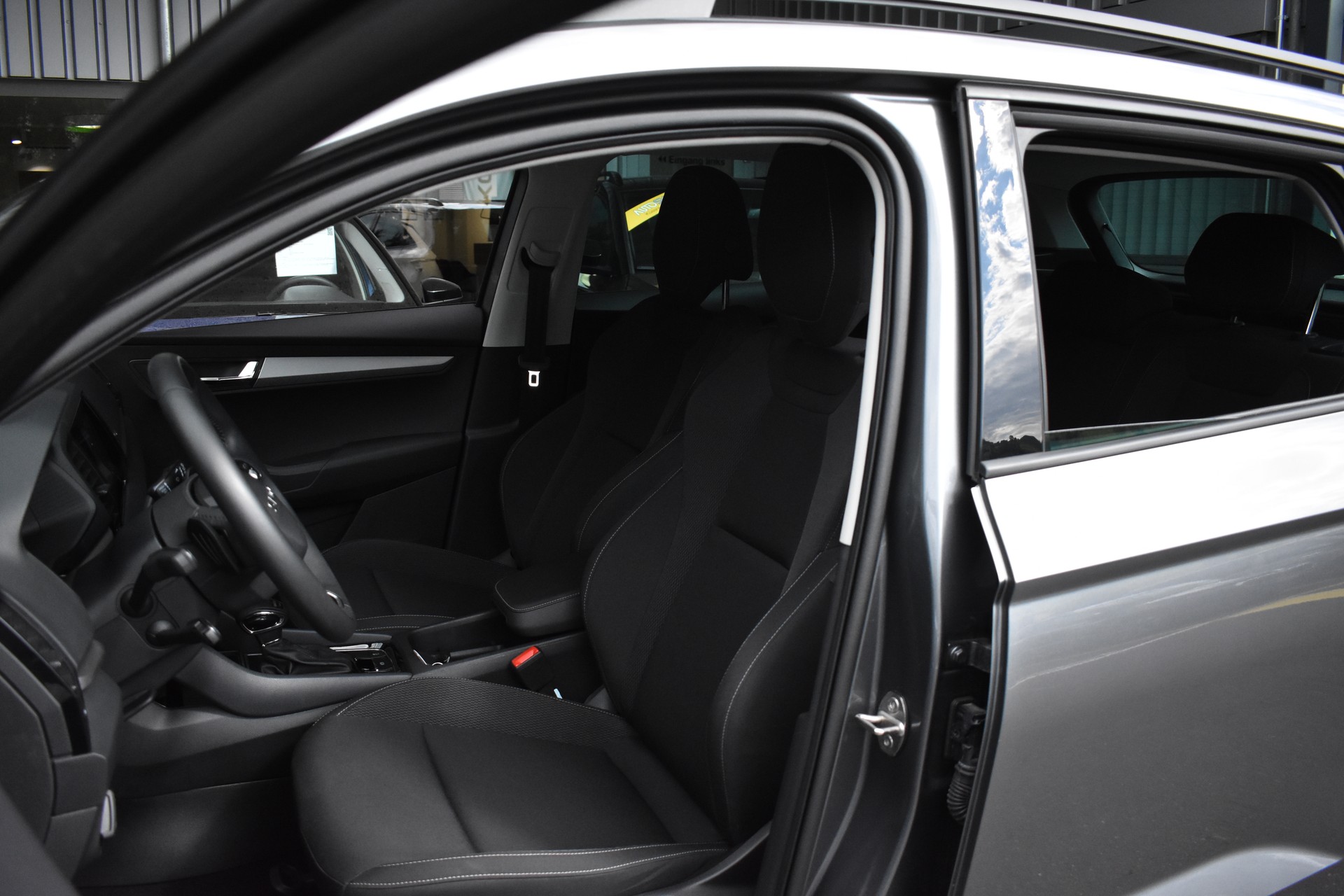 SKODA Karoq 2.0 TDI CR Selection 4x4 DSG-image-7