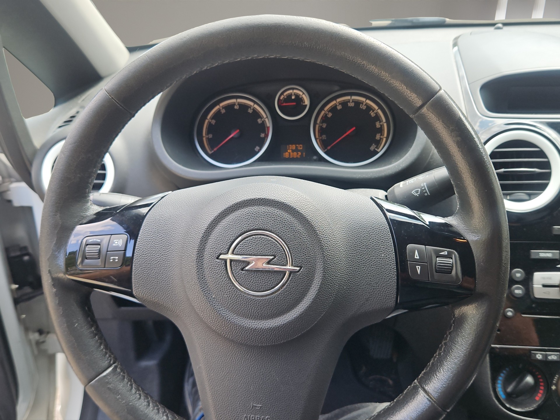 OPEL Corsa 1.4 TP Sport-image-9