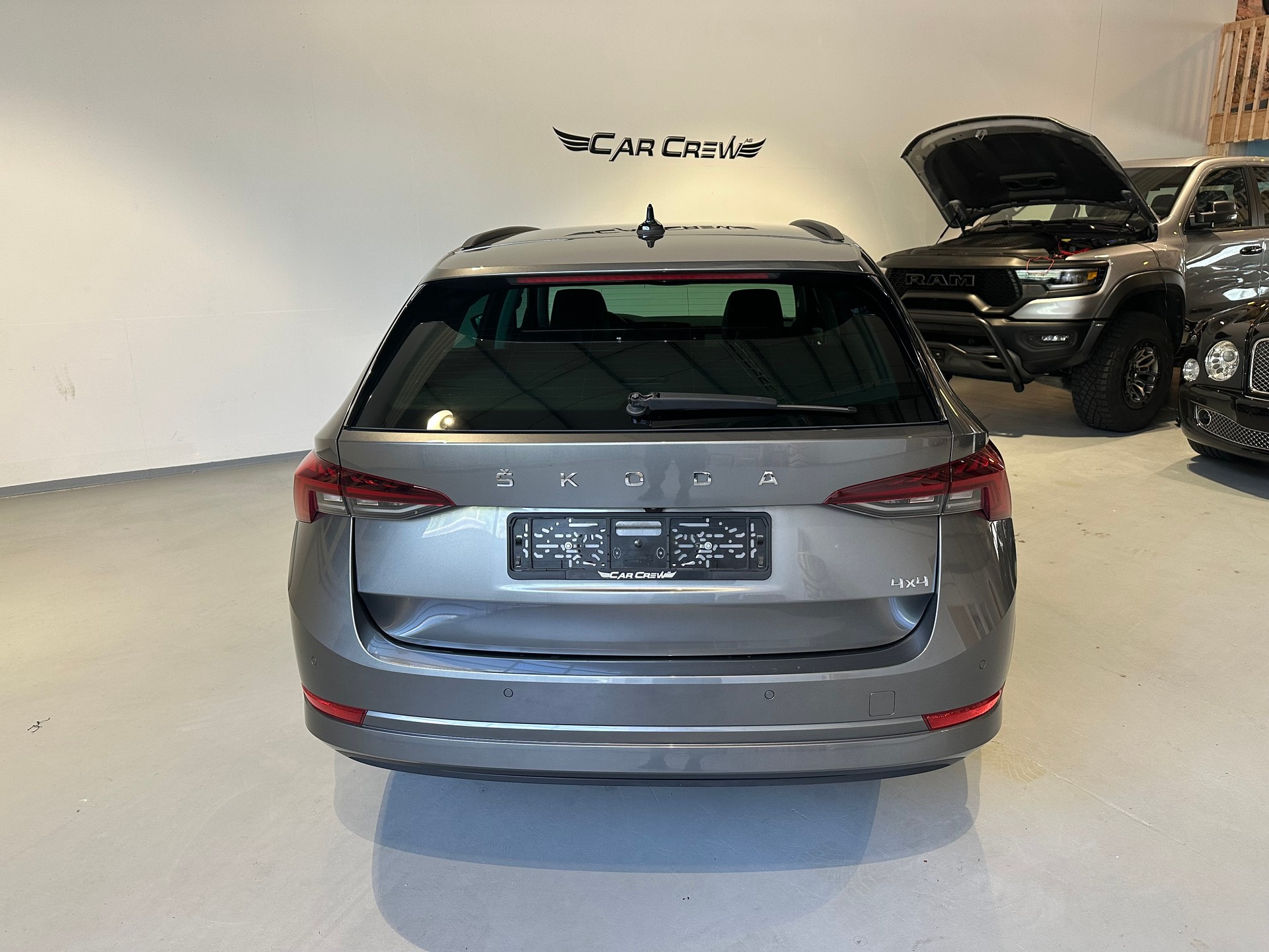 SKODA Octavia Combi 2.0 TDI DSG Style 4x4-image-12