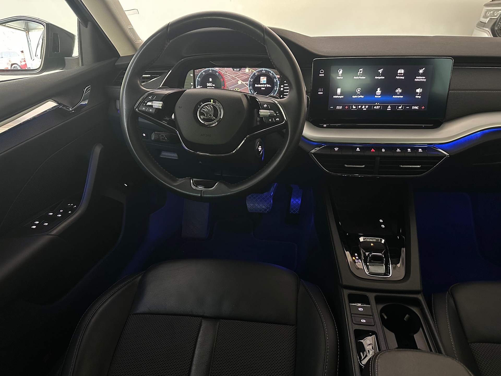 SKODA Octavia Combi 2.0 TDI DSG Style 4x4-image-5