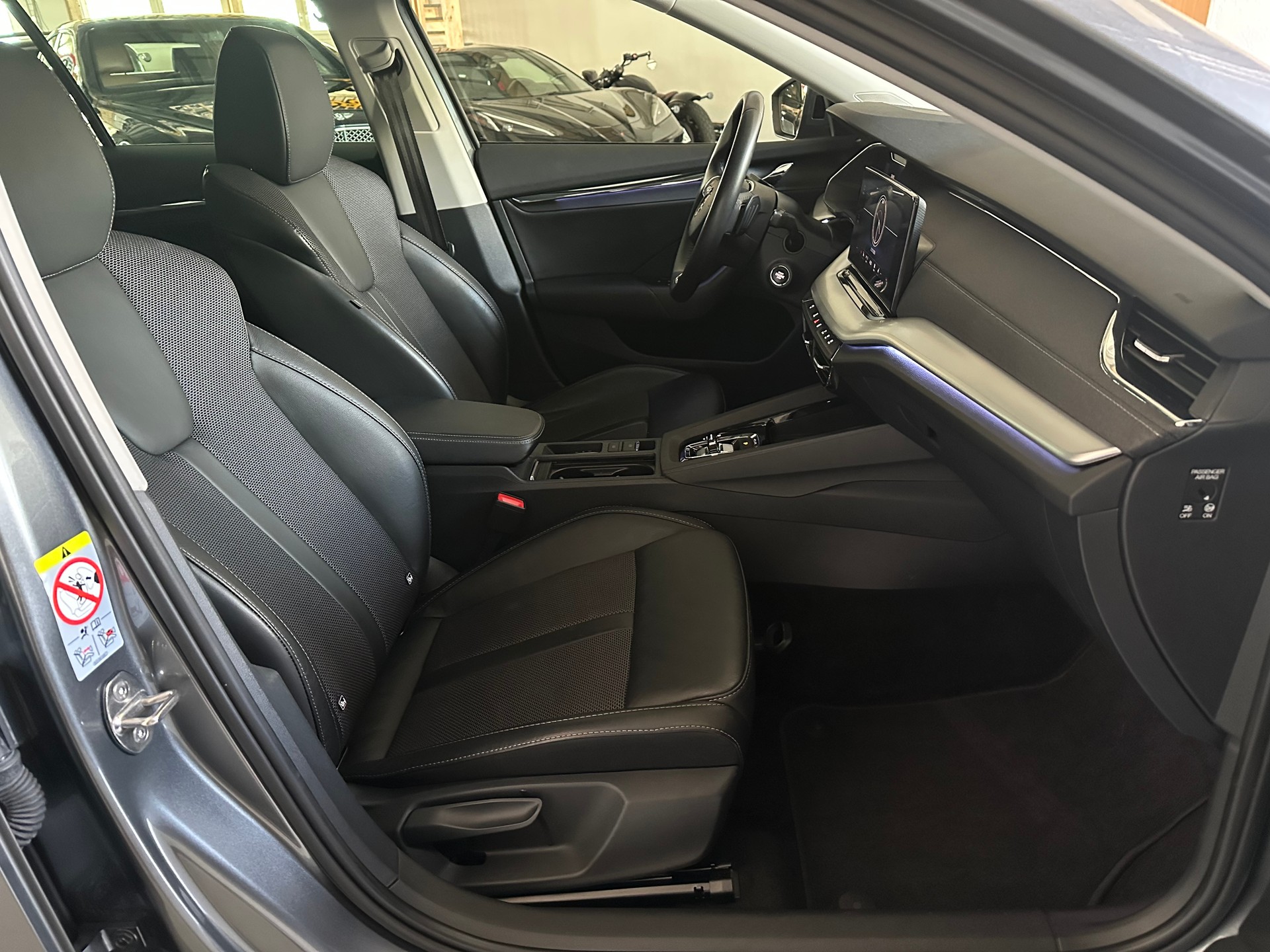 SKODA Octavia Combi 2.0 TDI DSG Style 4x4-image-3