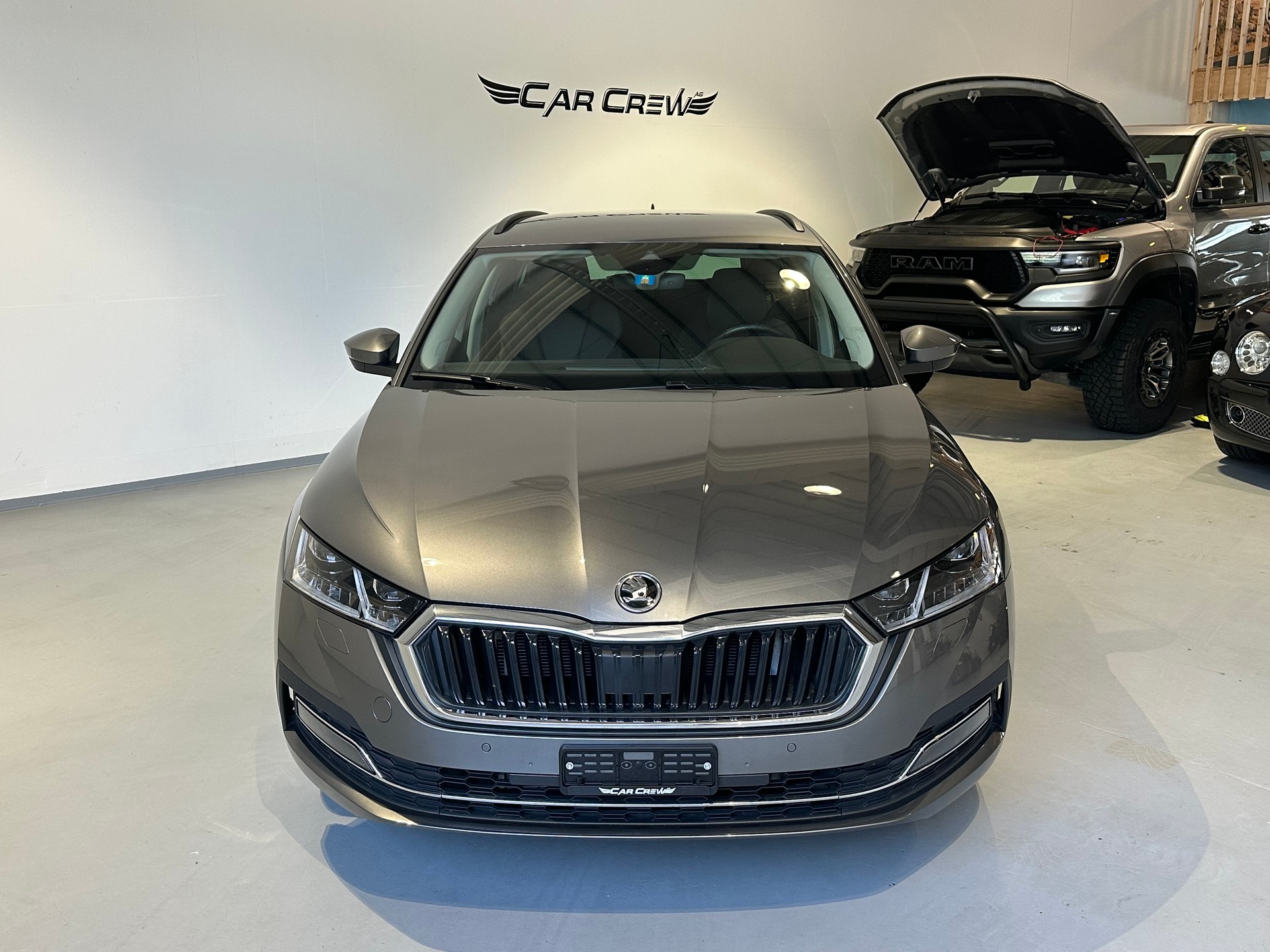 SKODA Octavia Combi 2.0 TDI DSG Style 4x4-image-1