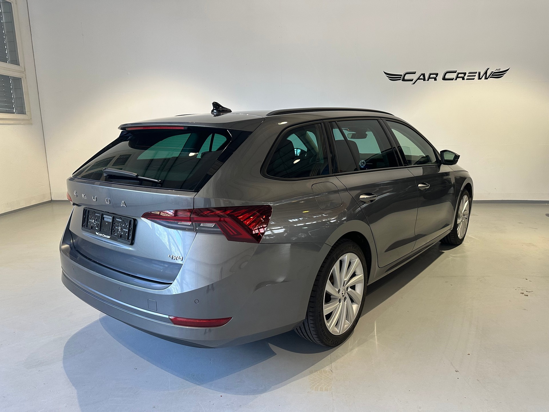 SKODA Octavia Combi 2.0 TDI DSG Style 4x4-image-11