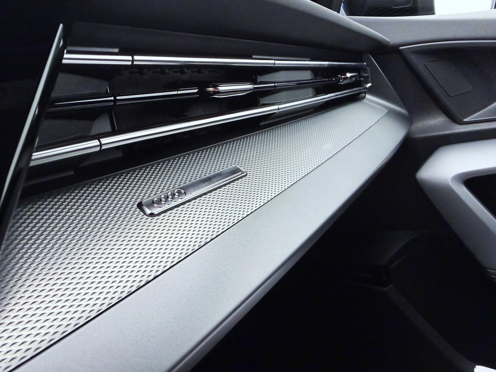 AUDI A3 Sportback TFSI 110 kW Attraction S tronic-image-18