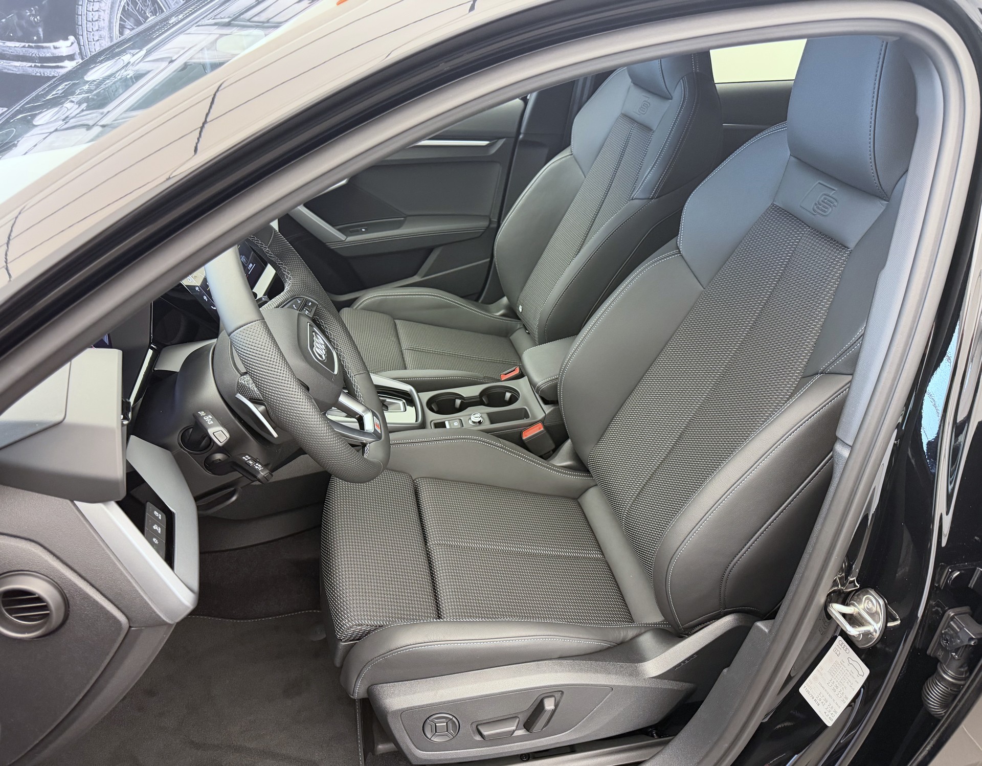 AUDI A3 Sportback TFSI 110 kW Attraction S tronic-image-5