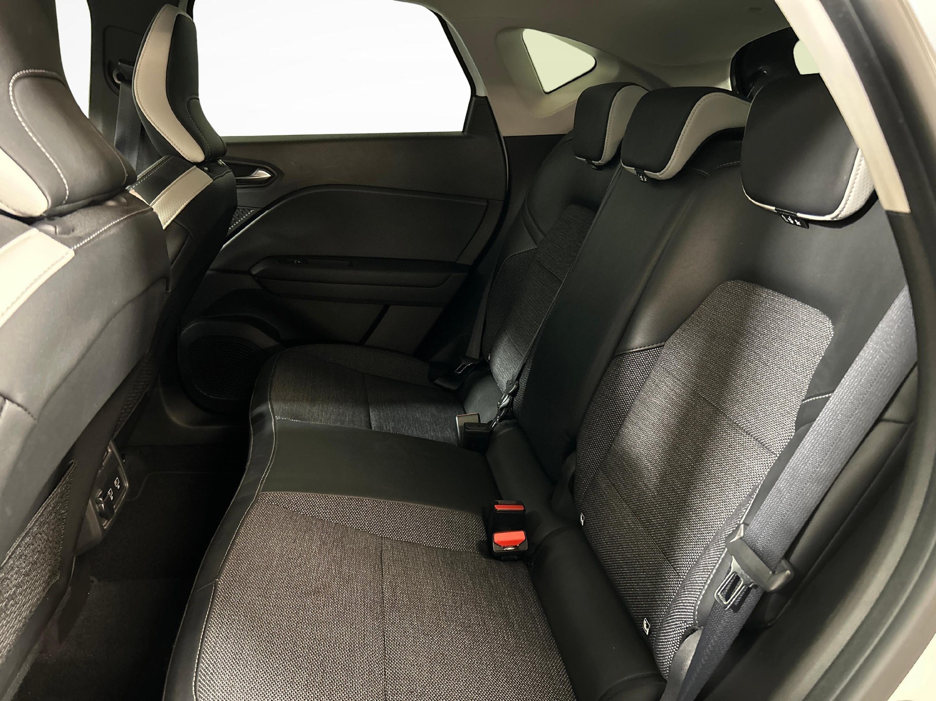 MITSUBISHI ASX 1.6 HEV Intense-showroom-element-3