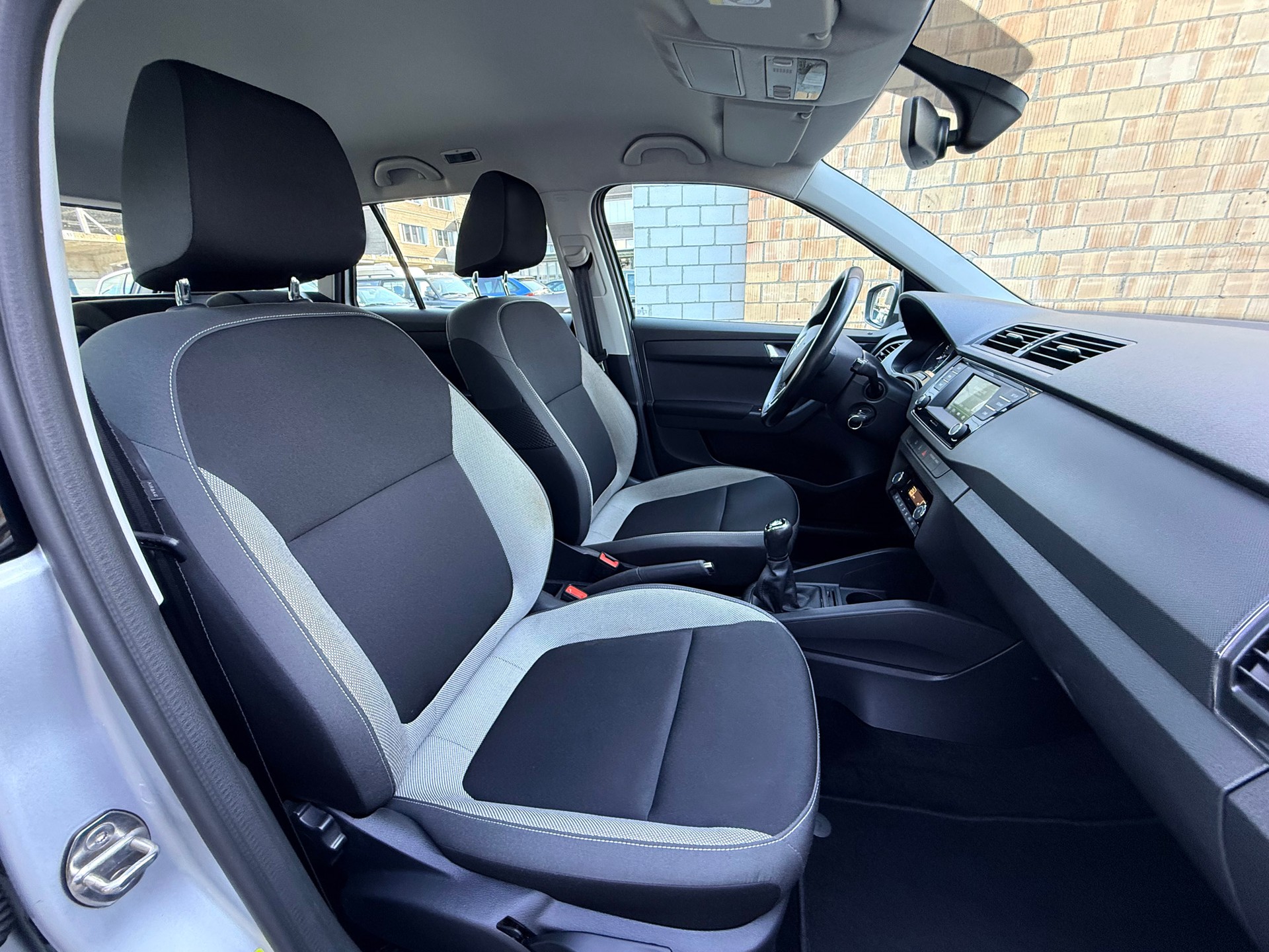 SKODA Fabia 1.2 TSI Ambition-image-6