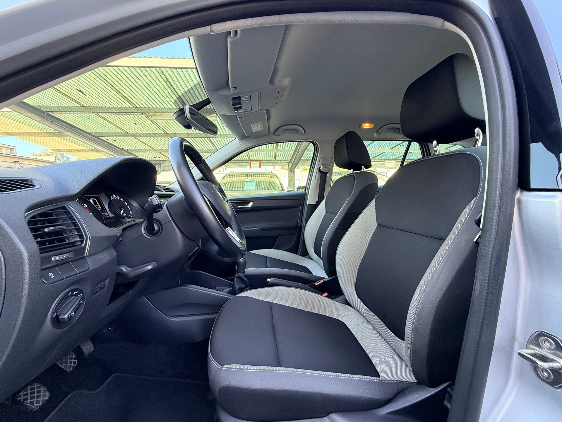 SKODA Fabia 1.2 TSI Ambition-image-16
