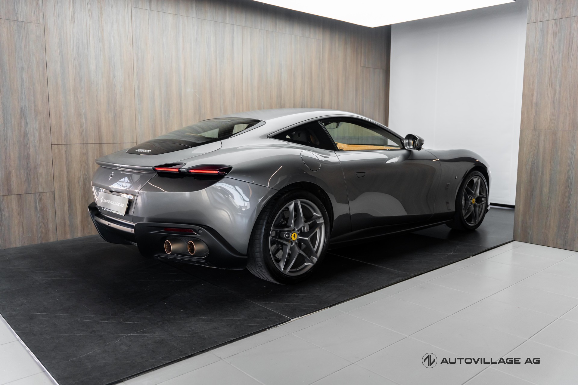 FERRARI Roma 3.9 V8 T-showroom-element-1