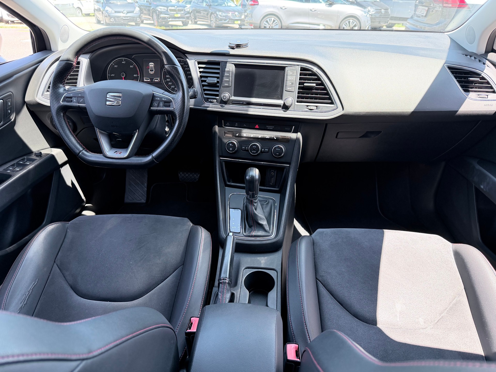SEAT Leon ST 2.0 TDI FR Line DSG+++FRISCH AB MFK+++-image-6
