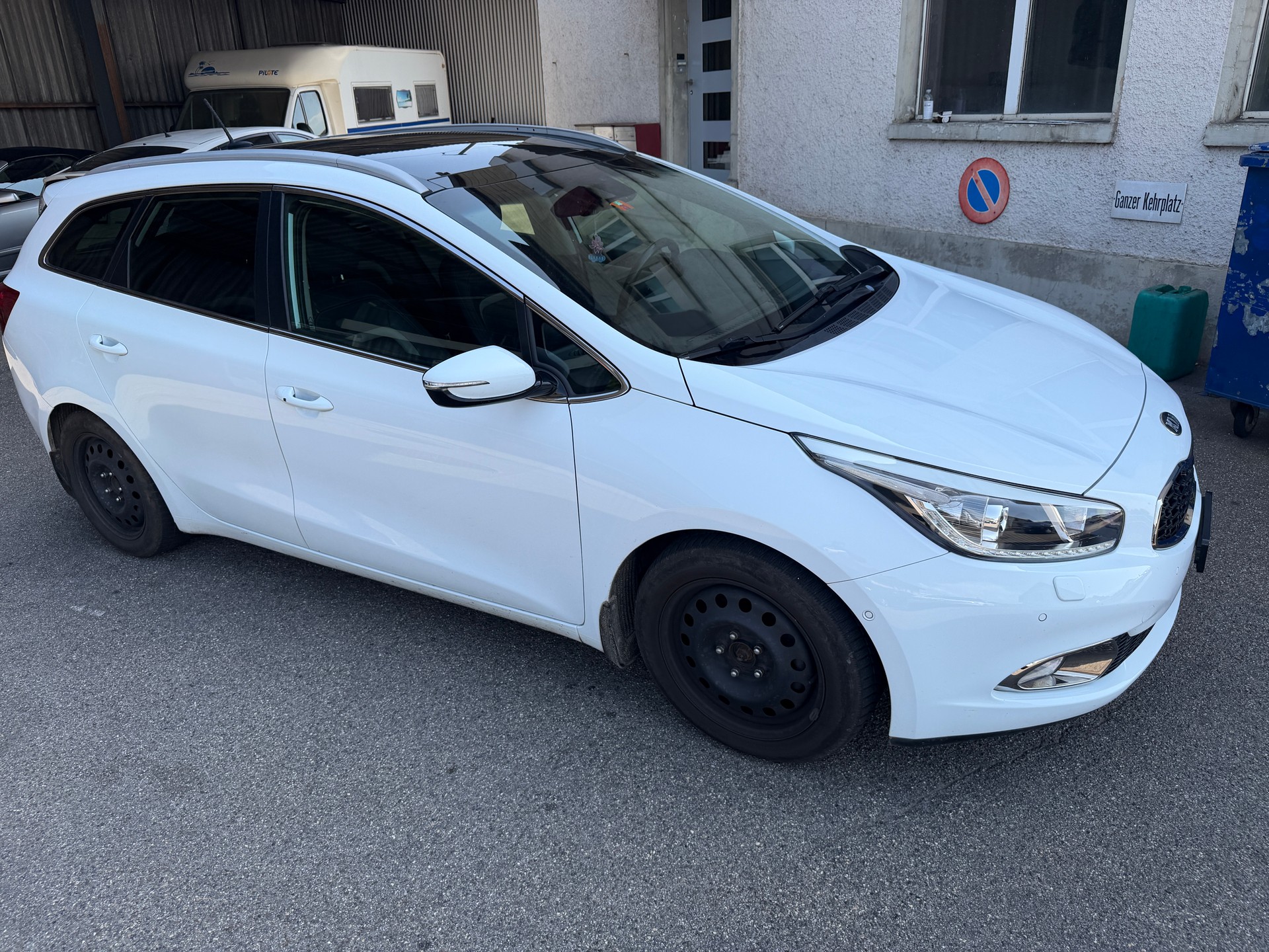 KIA Cee'd Sportswagon 1.6 CRDi Trend Automat-image-1