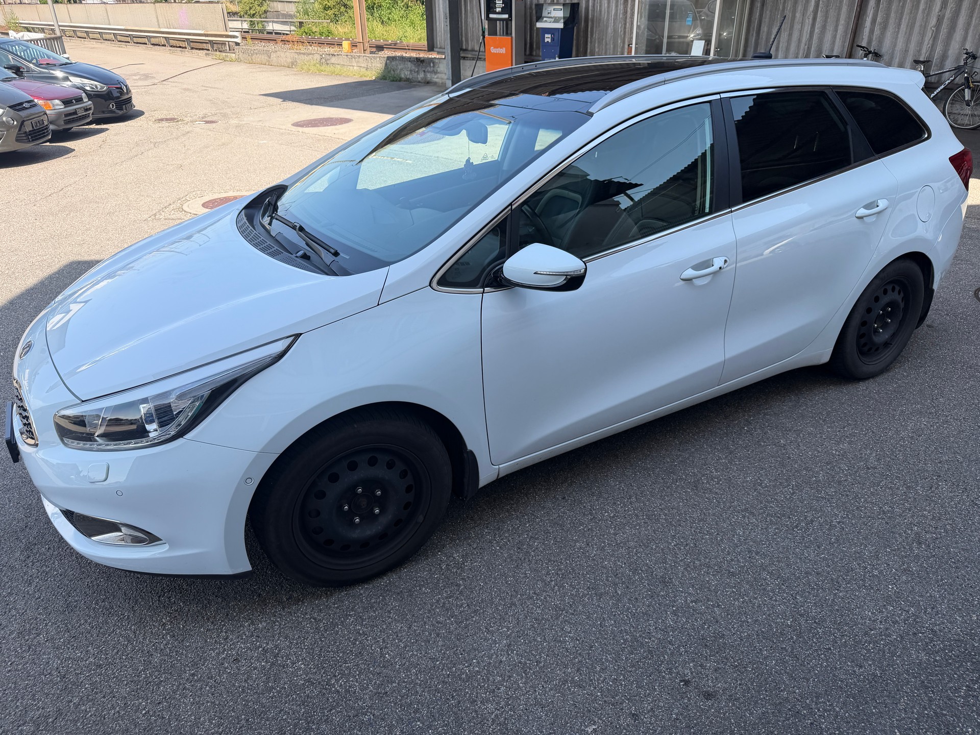 KIA Cee'd Sportswagon 1.6 CRDi Trend Automat-image-0