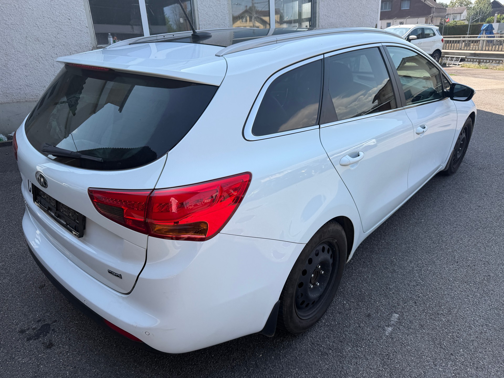 KIA Cee'd Sportswagon 1.6 CRDi Trend Automat-image-2