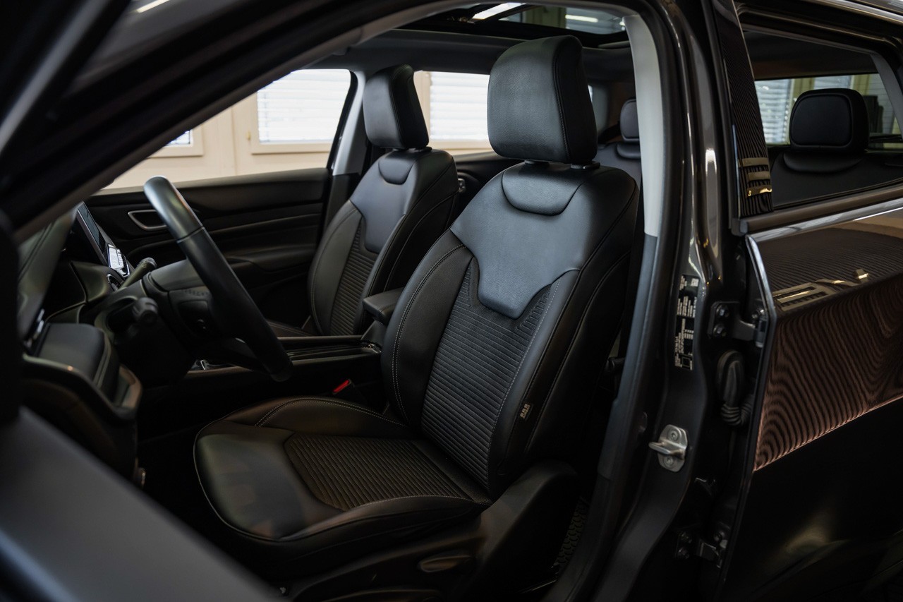JEEP Compass 1.3 T PHEV Swiss Limited AWD-image-12