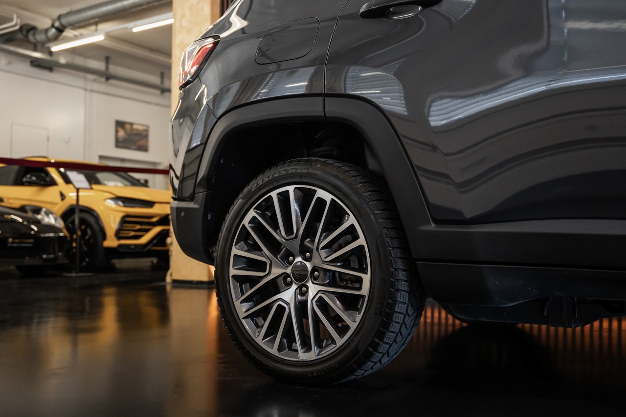 JEEP Compass 1.3 T PHEV Swiss Limited AWD-image-9