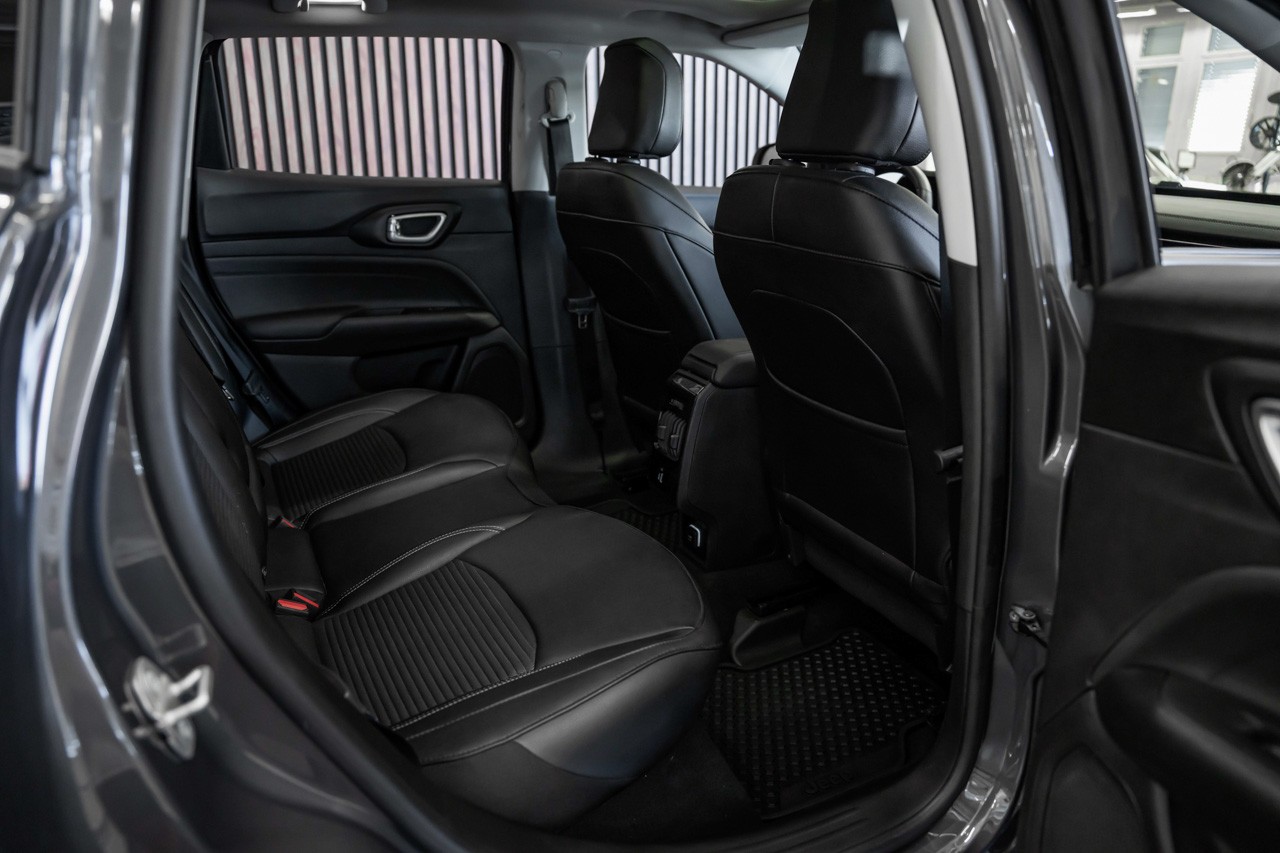 JEEP Compass 1.3 T PHEV Swiss Limited AWD-image-18