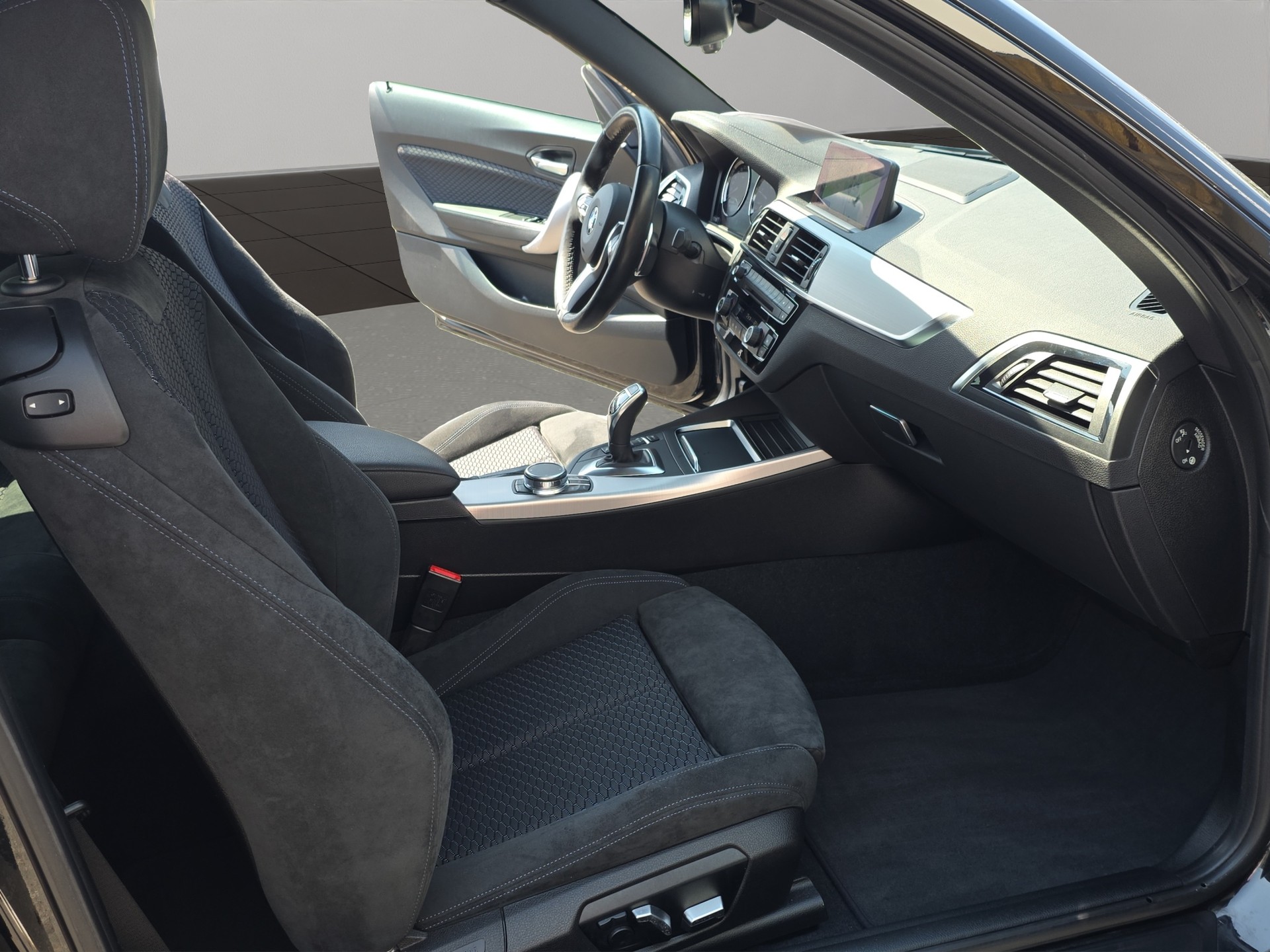 BMW M240i xDrive Steptronic-image-17