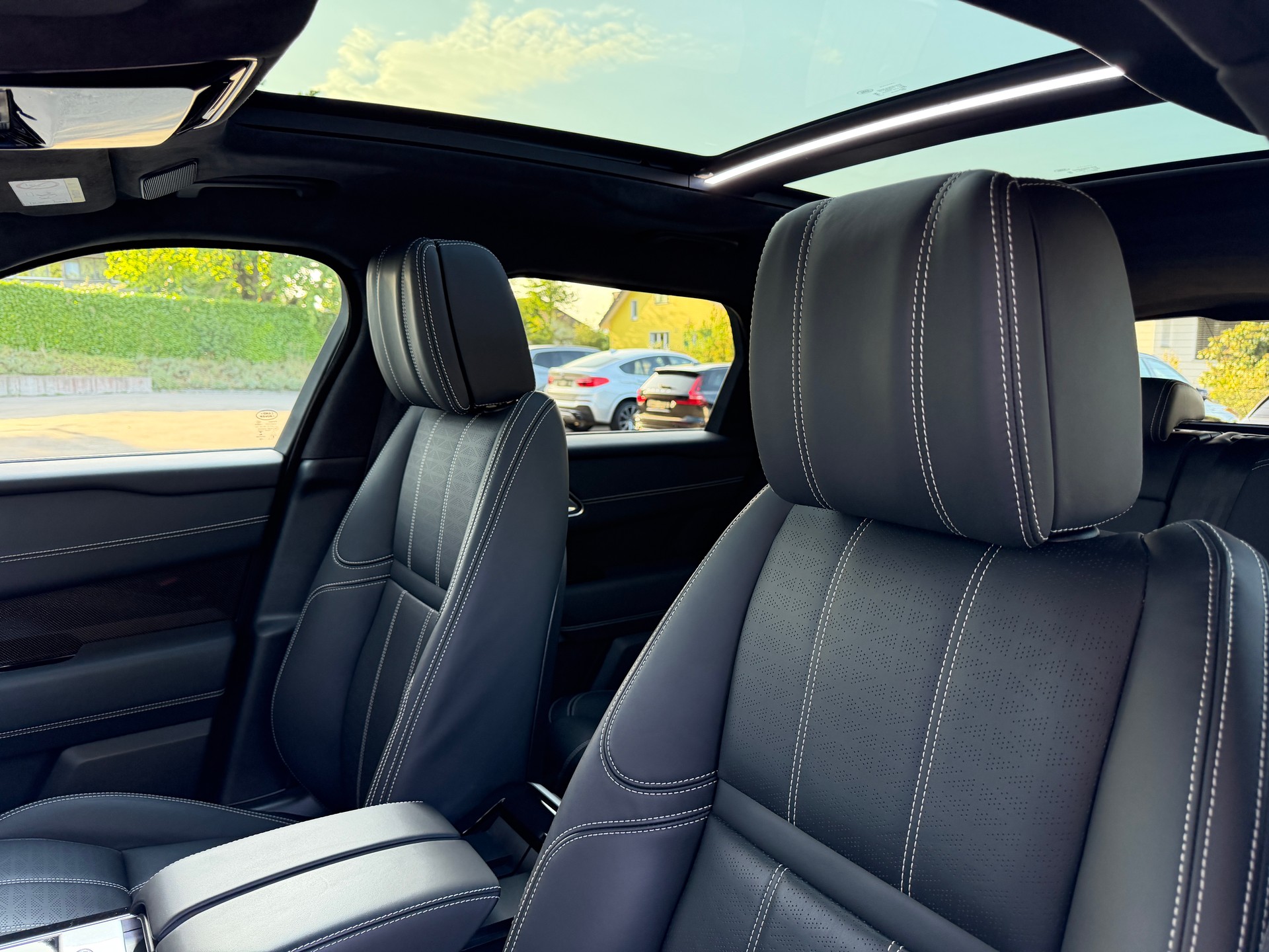 LAND ROVER Range Rover Velar R-Dynamic D 300 I6 MHEV HSE Automatic-image-10