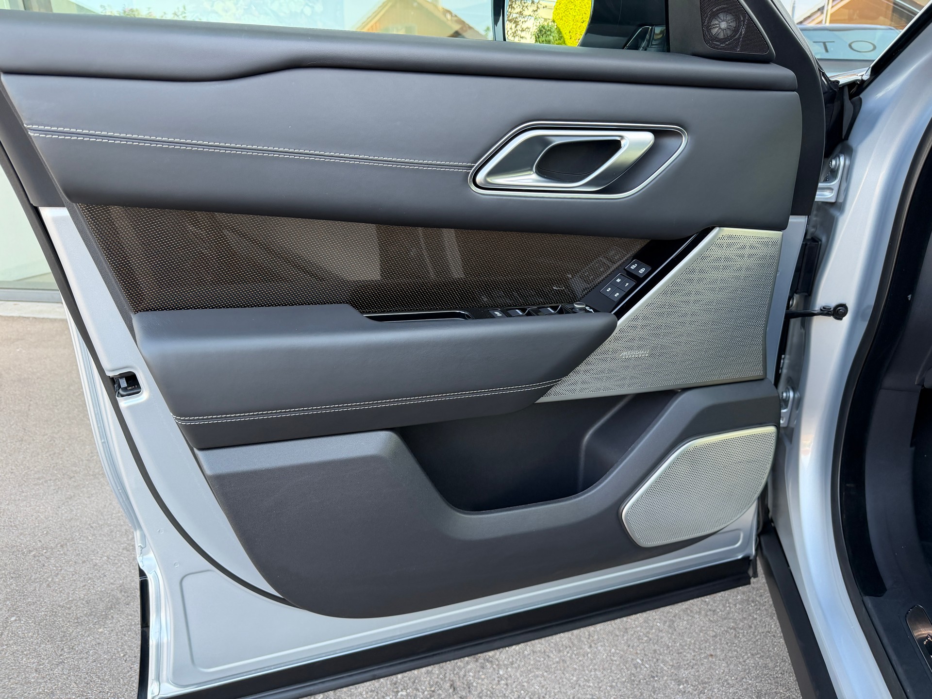 LAND ROVER Range Rover Velar R-Dynamic D 300 I6 MHEV HSE Automatic-image-12
