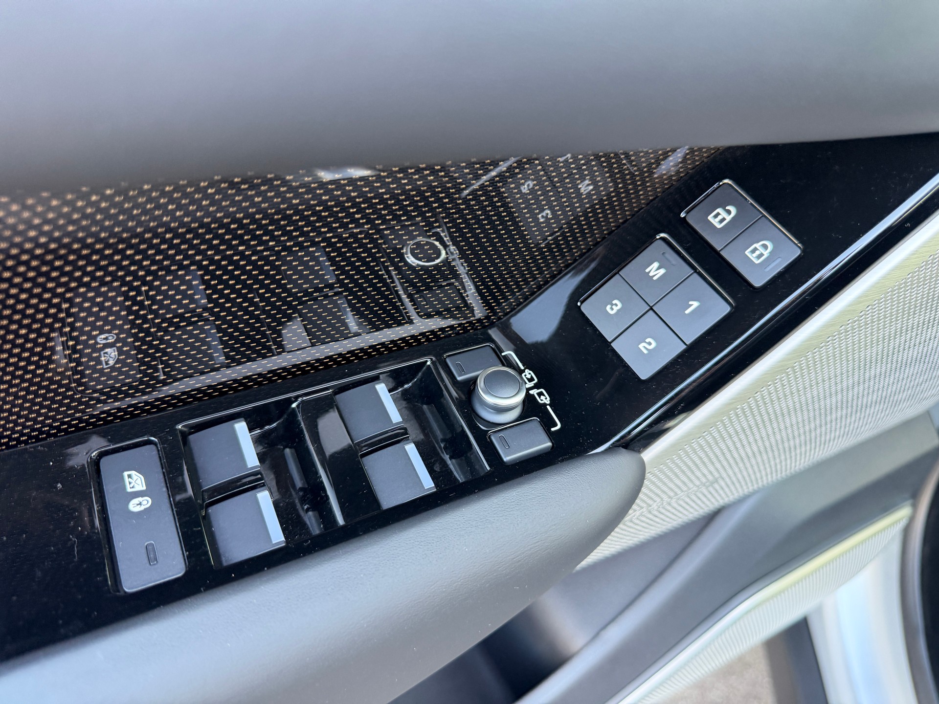 LAND ROVER Range Rover Velar R-Dynamic D 300 I6 MHEV HSE Automatic-image-13