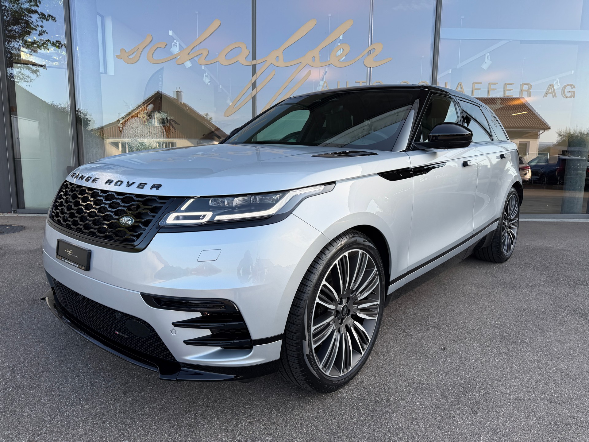 LAND ROVER Range Rover Velar R-Dynamic D 300 I6 MHEV HSE Automatic-image-1
