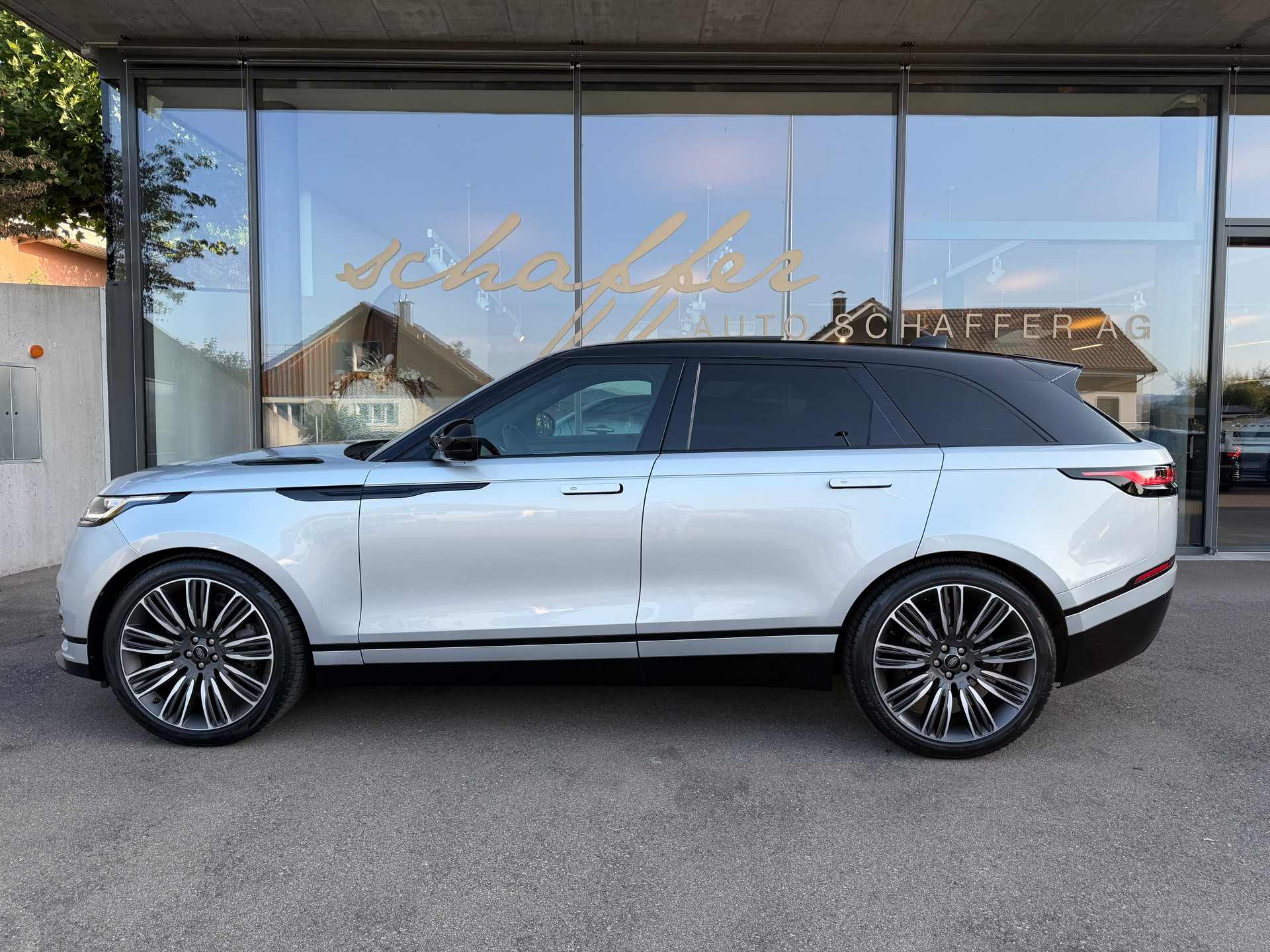 LAND ROVER Range Rover Velar R-Dynamic D 300 I6 MHEV HSE Automatic-image-4