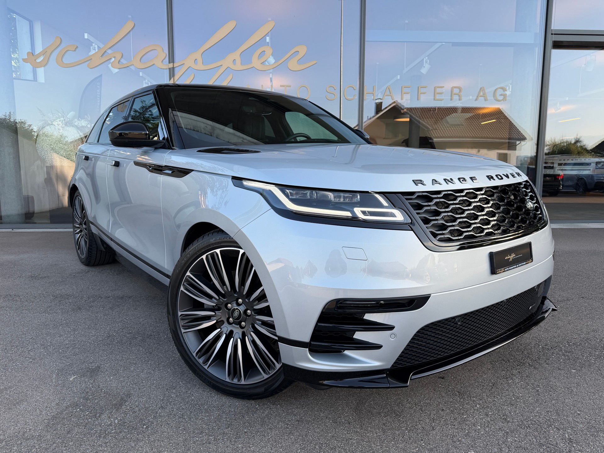 LAND ROVER Range Rover Velar R-Dynamic D 300 I6 MHEV HSE Automatic-image-3