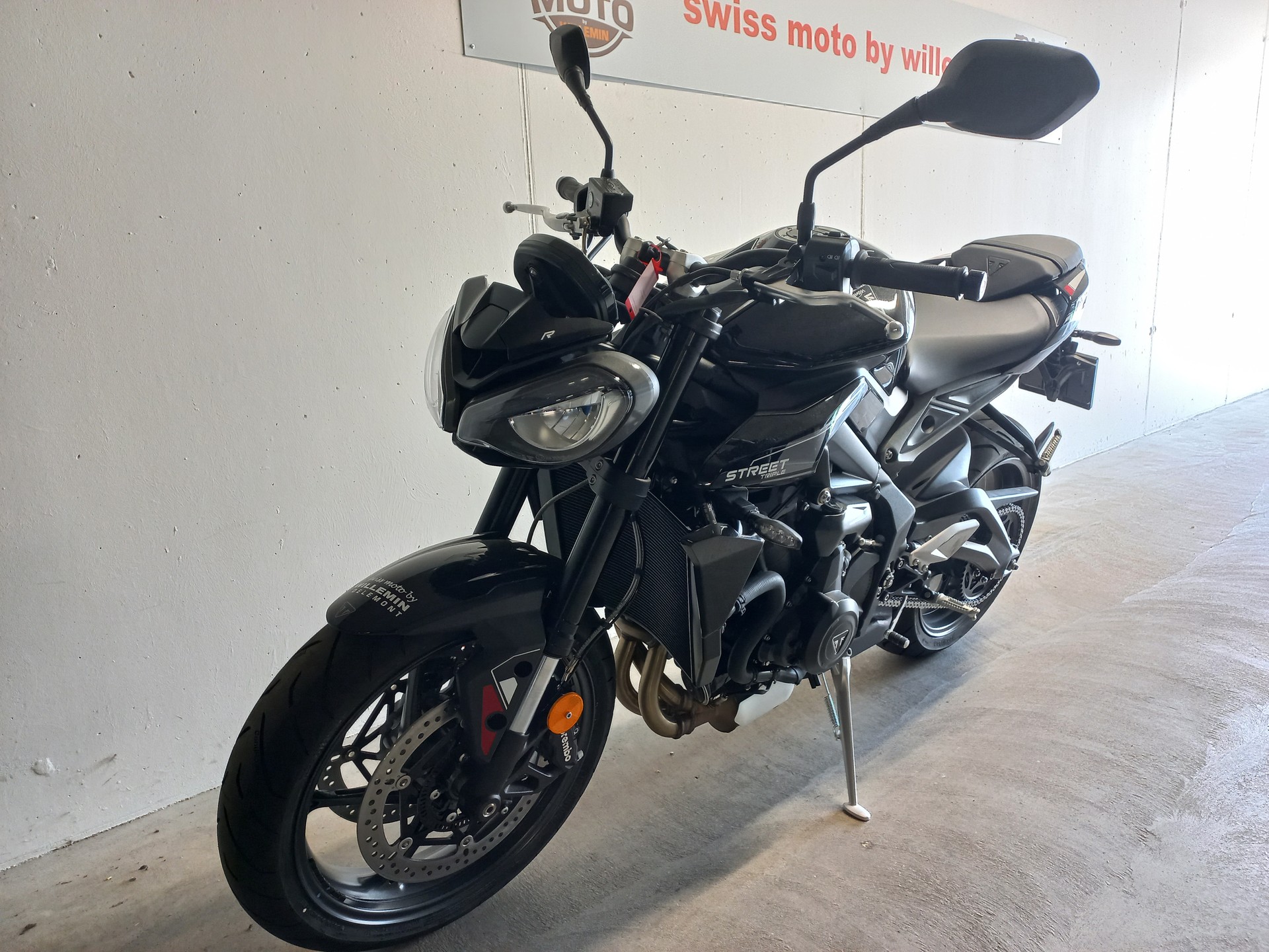TRIUMPH Street Triple R 765 ABS (A2)-showroom-element-2