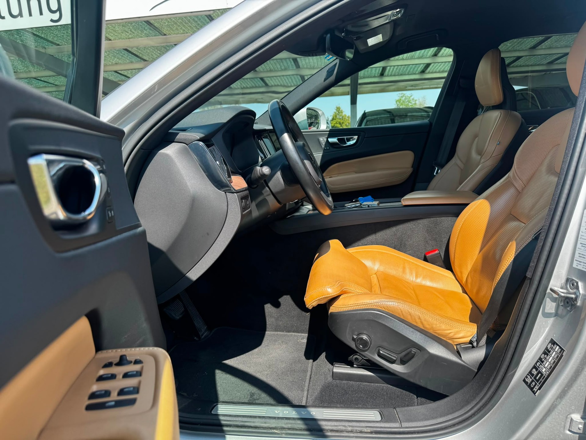 VOLVO XC60 D5 AWD Inscription Geartronic-image-8