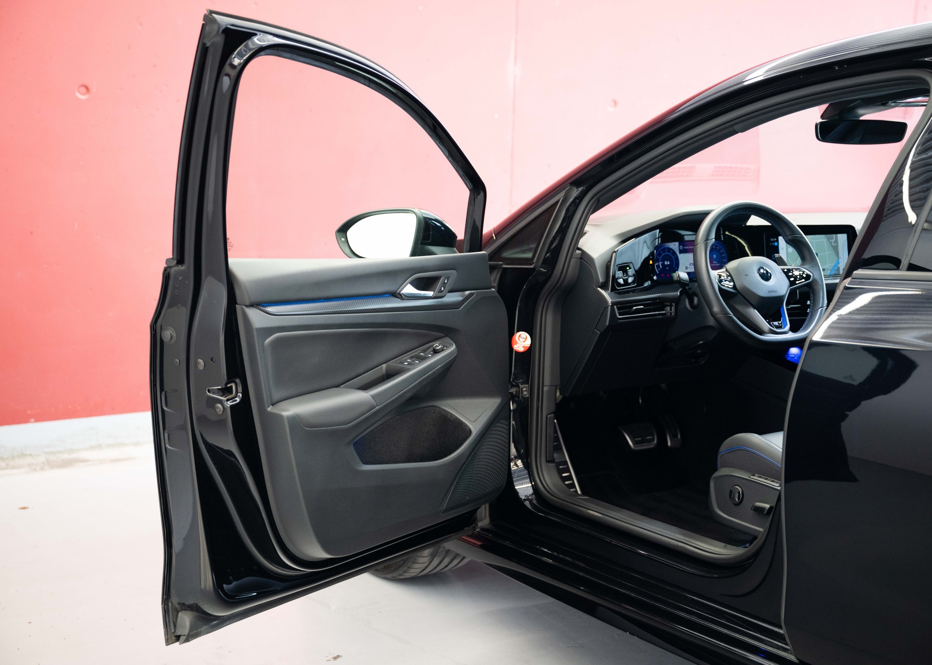 VW Golf 2.0 TSI R DSG 4Motion R 20 Years (1st hand, Swiss car, fantastic condition, full service history, Akrapovic)-image-30