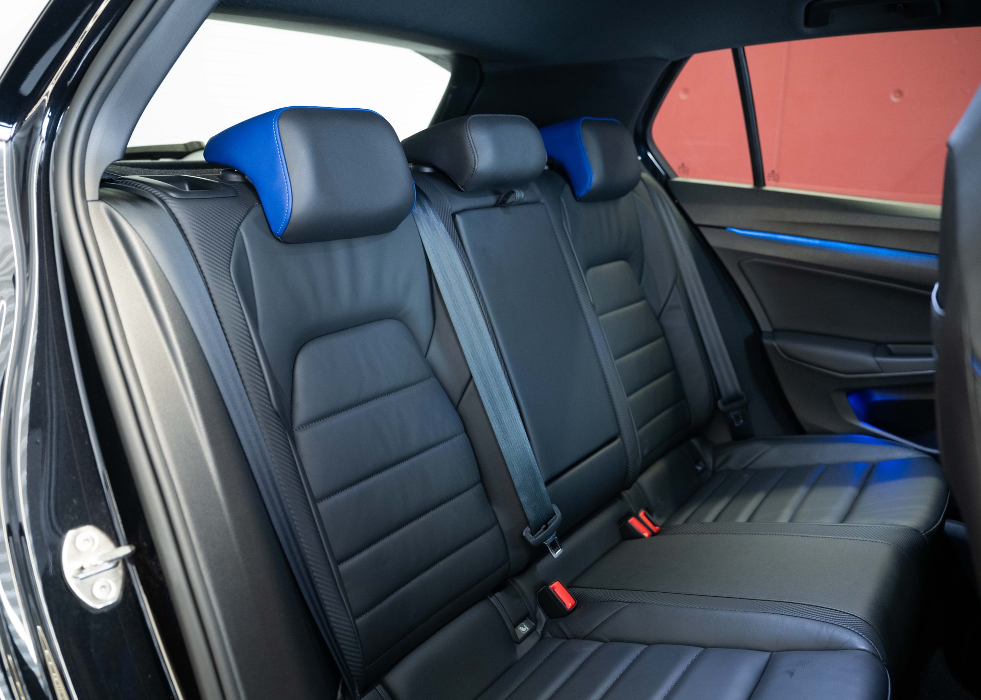 VW Golf 2.0 TSI R DSG 4Motion R 20 Years (1st hand, Swiss car, fantastic condition, full service history, Akrapovic)-image-26