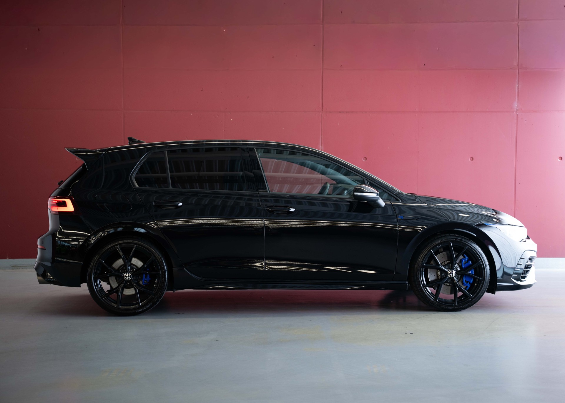 VW Golf 2.0 TSI R DSG 4Motion R 20 Years (1st hand, Swiss car, fantastic condition, full service history, Akrapovic)-image-6