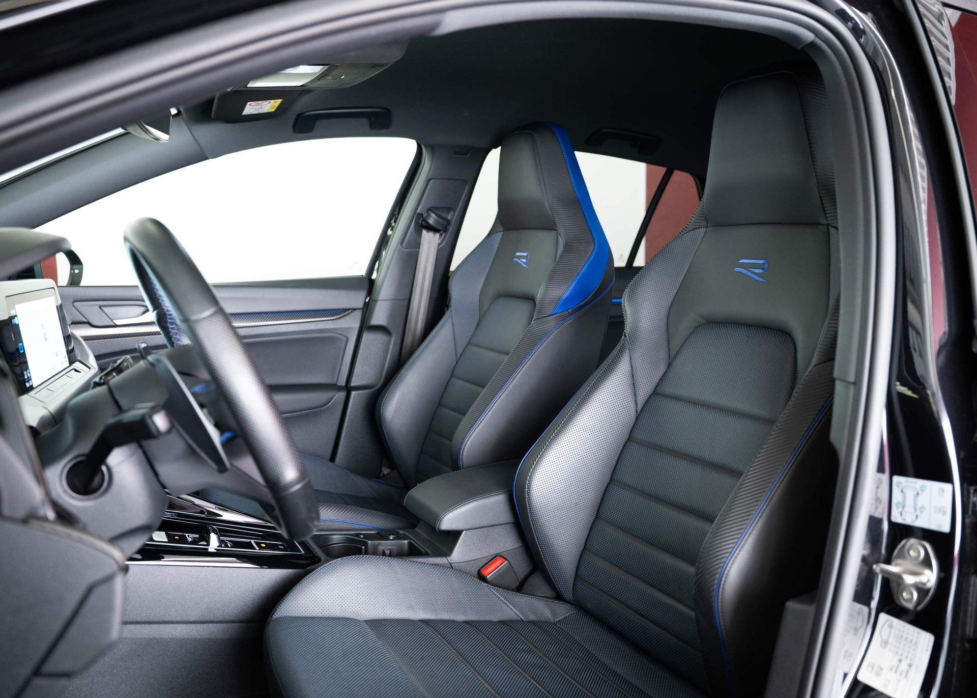 VW Golf 2.0 TSI R DSG 4Motion R 20 Years (1st hand, Swiss car, fantastic condition, full service history, Akrapovic)-image-21